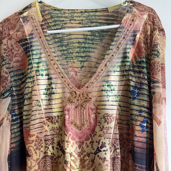 PRINTED‎ Top with Beading Detail - Picture 3 of 5